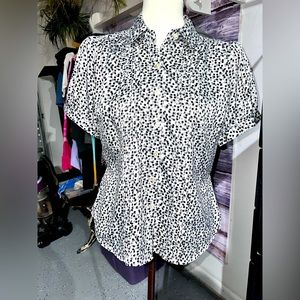 Willie Smith Women’s top size large button down